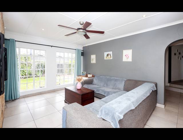 4 BEDROOM FREEHOLD FOR SALE IN GONUBIE